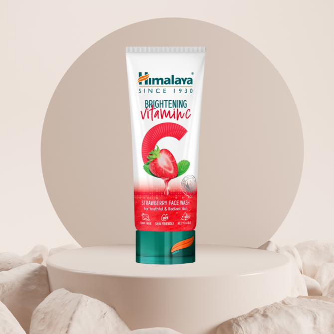 Brightening Vitamin C Strawberry Face Wash, Himalaya Wellness, 100 ml